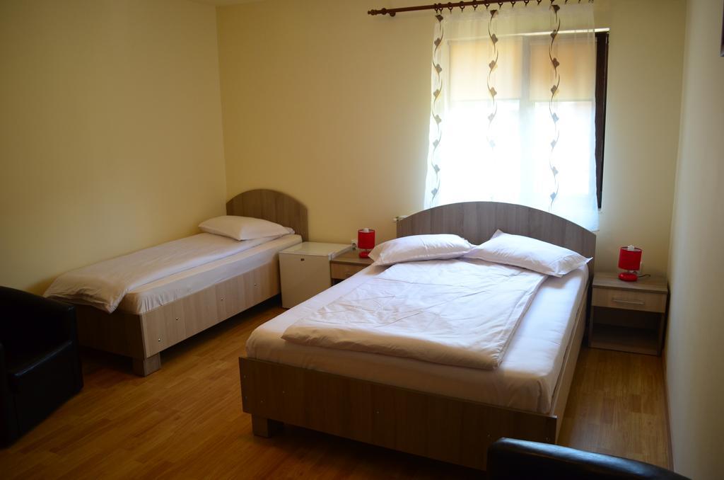 Pensiunea Sequoia Cluj-Napoca Ngoại thất bức ảnh